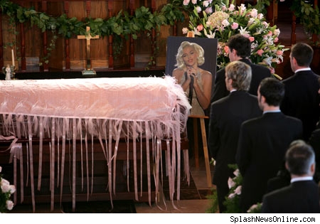 Anna Nicole's Casket attacked by giant gay squid