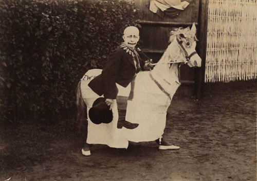 Old McDonald had a psychotic break, that's what he had