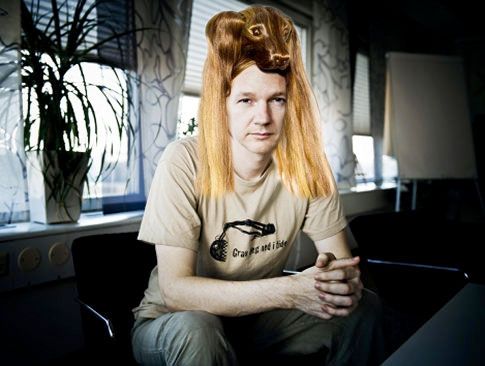 Julian Assange gets an updo! Julian Assange gets an updo!